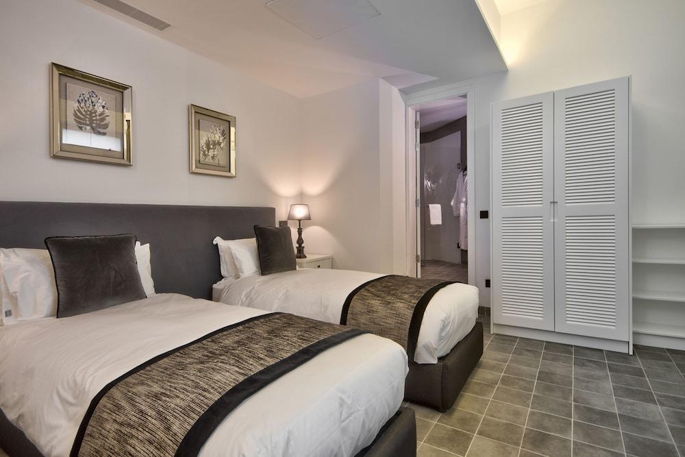 66 Saint Paul's & Guest house 4*