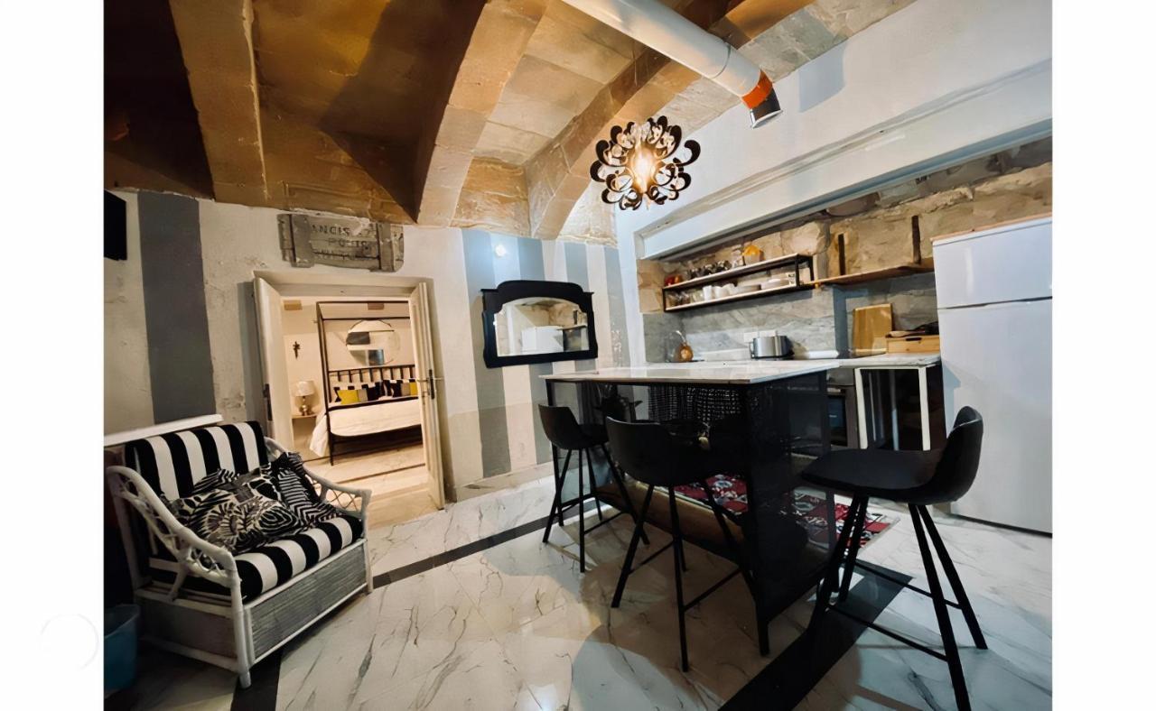 Charming Townhouse Prime Area Apartment Valletta