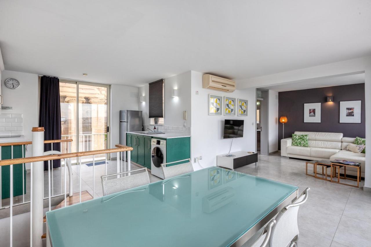 49/3 Seafront Duplex Penthouse In Valletta