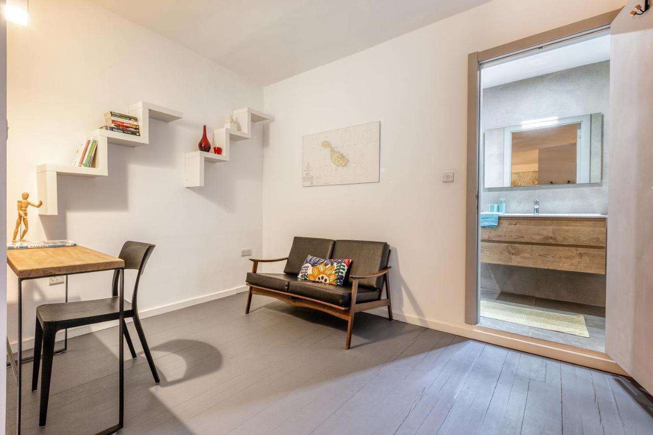 49/3 Seafront Duplex Penthouse In Valletta