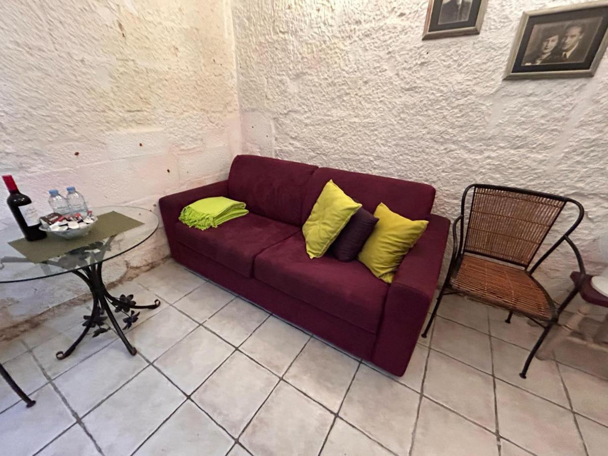 Apartment Central Townhouse With Maltese Balcony *