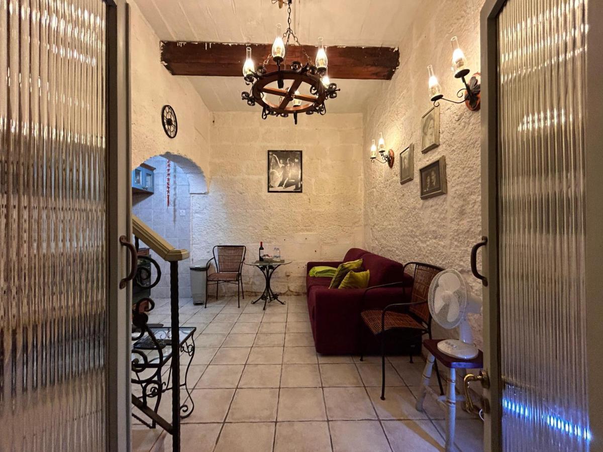 Apartment Central Townhouse With Maltese Balcony