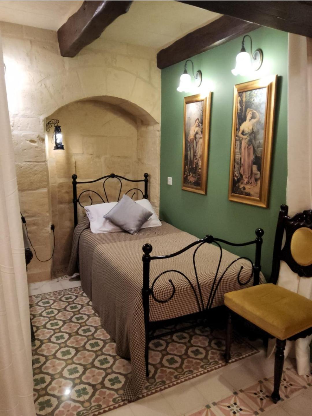 Cozy Corner House In - Authentic! Valletta