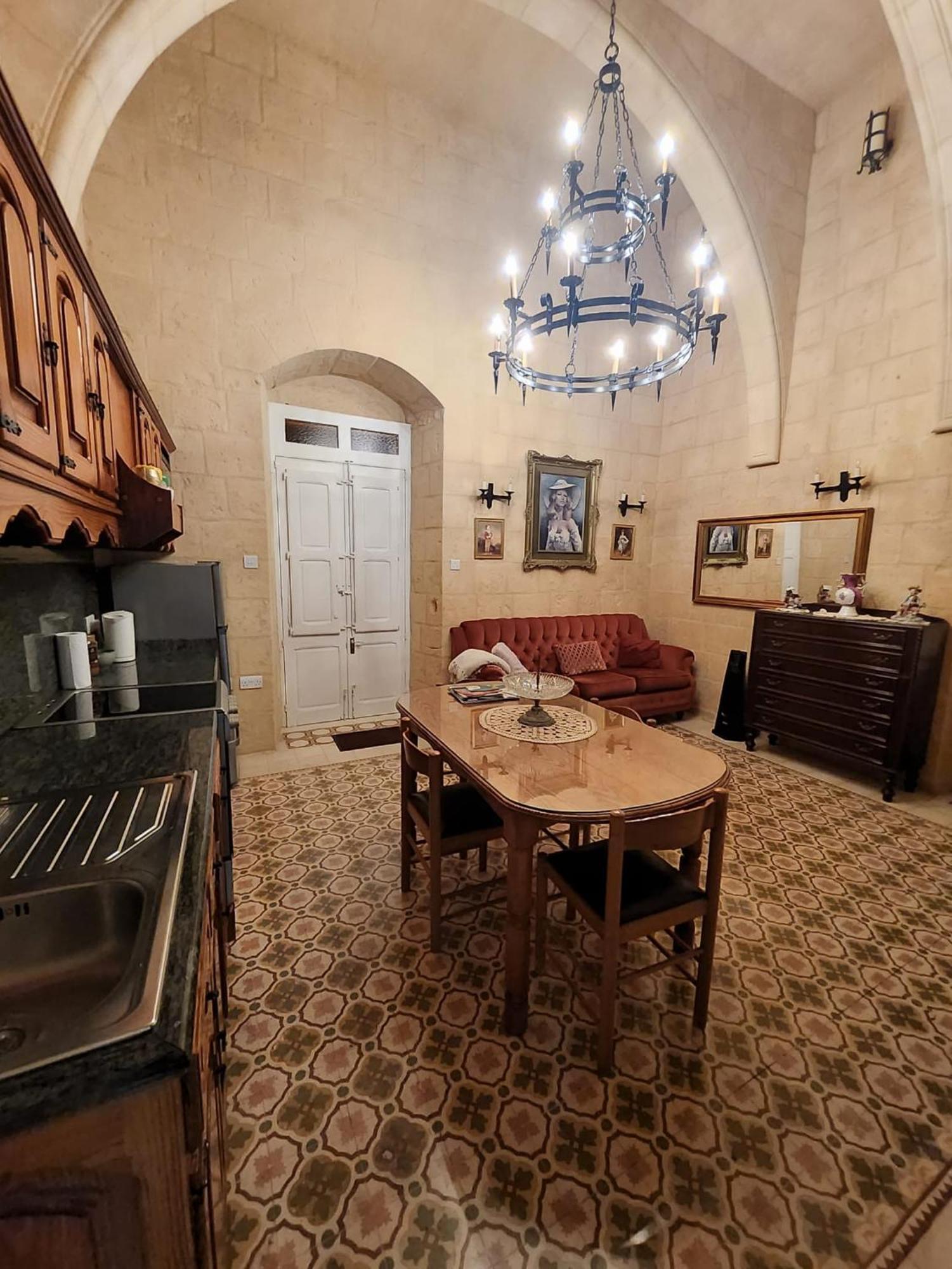 Cozy Corner House In - Authentic! Ferienhaus Valletta