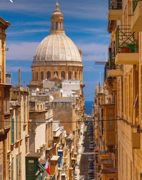 Penthouse With Roof Terrace And Sea Views Valletta