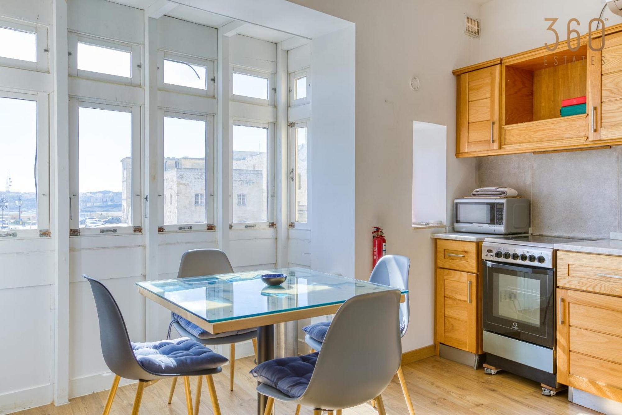Apartment Charming With Sea Views & Maltese Balcony By 360 Estates