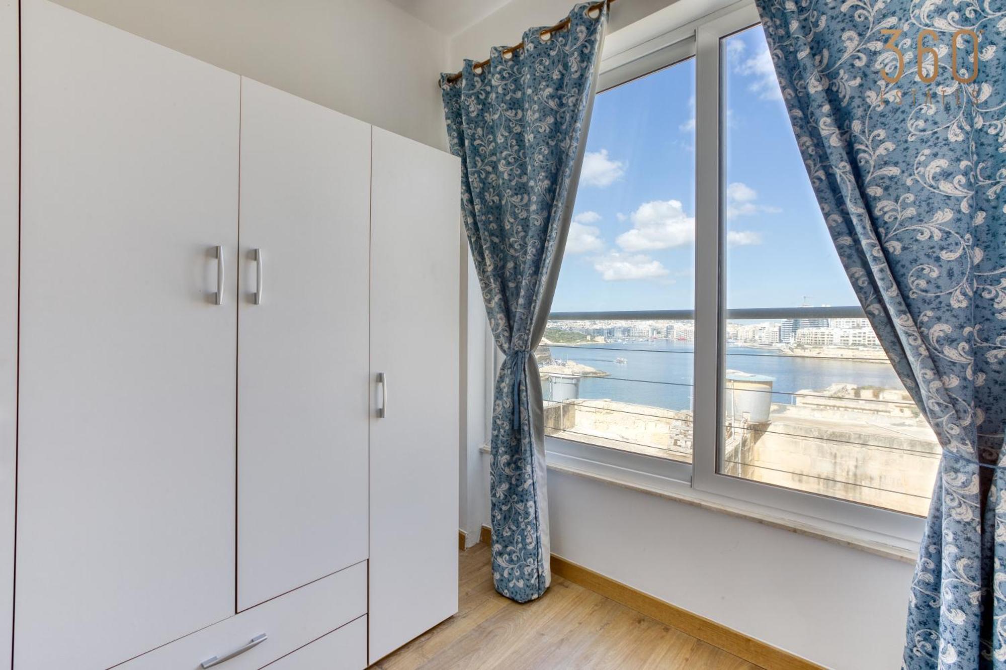 Charming With Sea Views & Maltese Balcony By 360 Estates