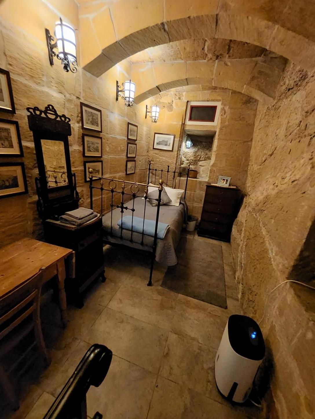 Cozy Corner House In - Authentic! Ferienhaus Valletta