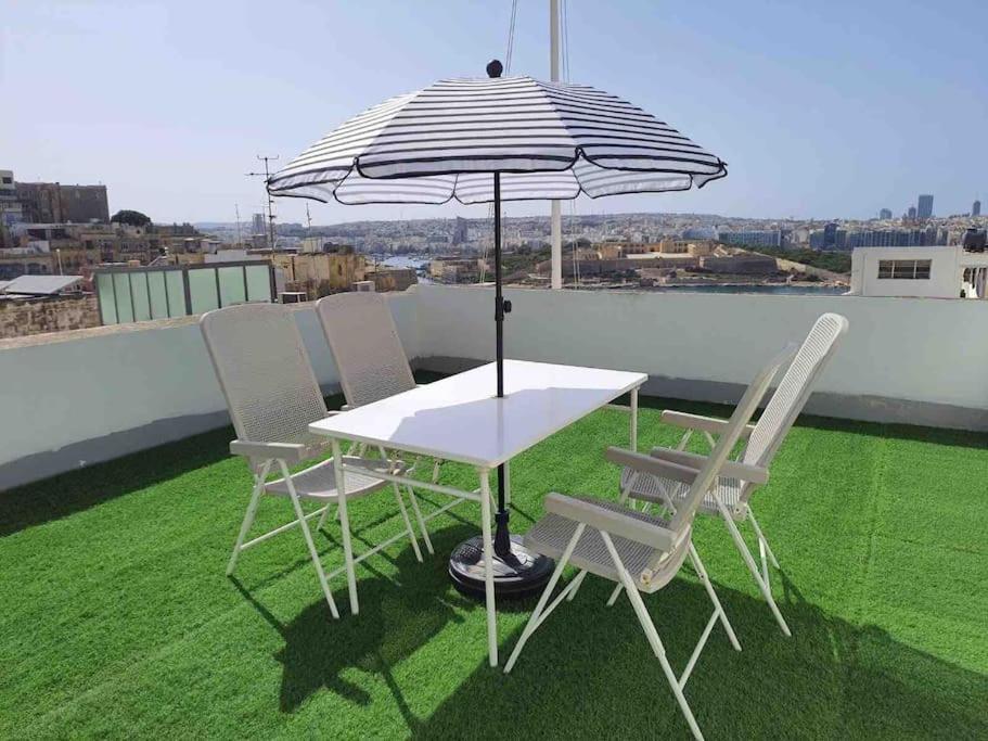 Apartment Penthouse With Roof Terrace And Sea Views Valletta