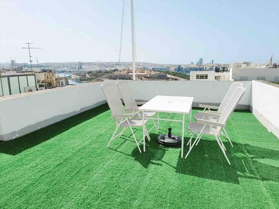 Penthouse With Roof Terrace And Sea Views