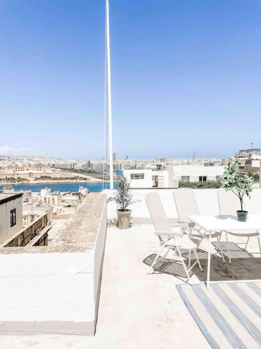 Apartment Penthouse With Roof Terrace And Sea Views