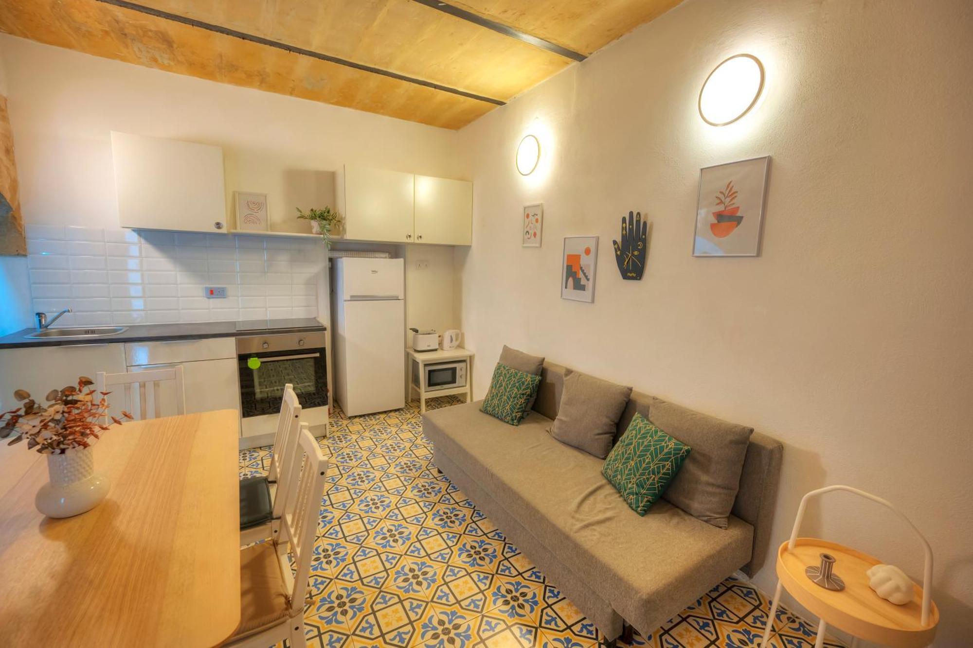 Charming 2bedroom Townhouse Center Kbut1-1 Apartment *