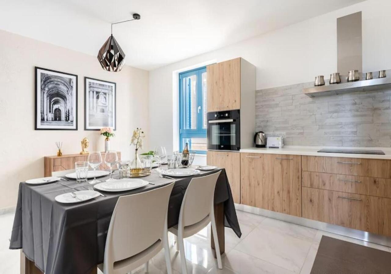Sea View Luxury Brand New In Apartment *