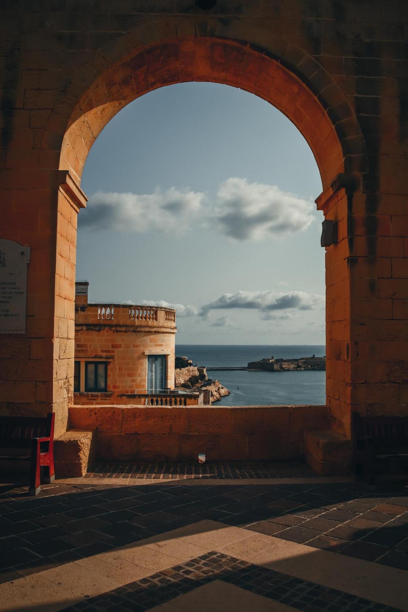 Charming With Sea Views & Maltese Balcony By 360 Estates Valletta