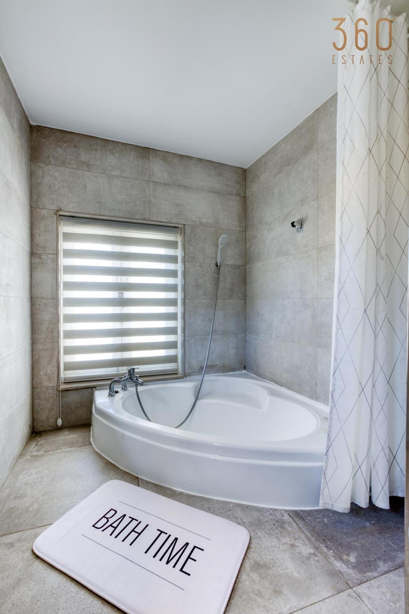 Apartment Charming With Sea Views & Maltese Balcony By 360 Estates *