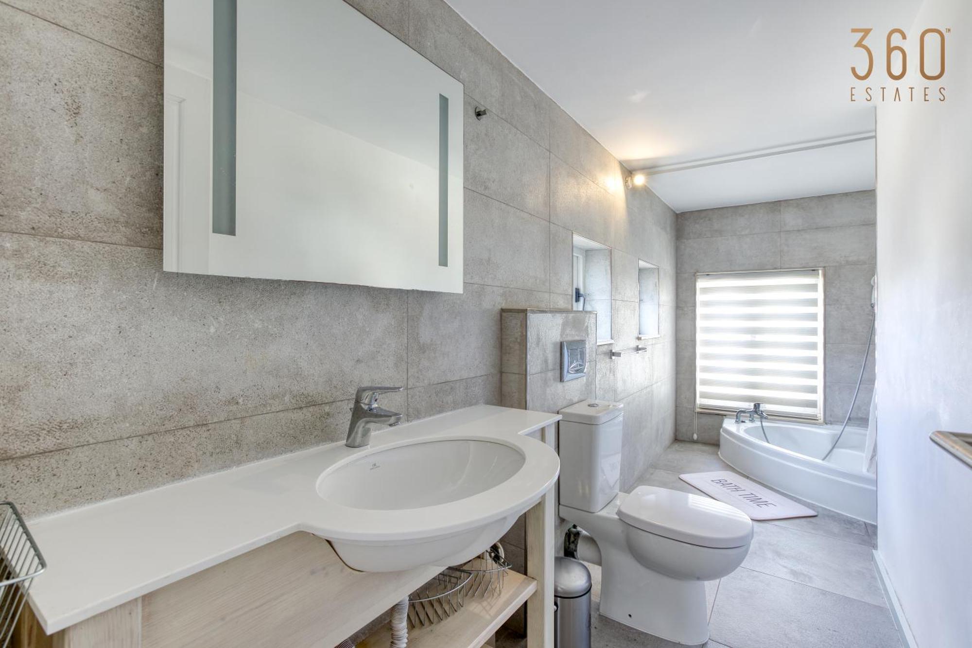 Charming With Sea Views & Maltese Balcony By 360 Estates Valletta