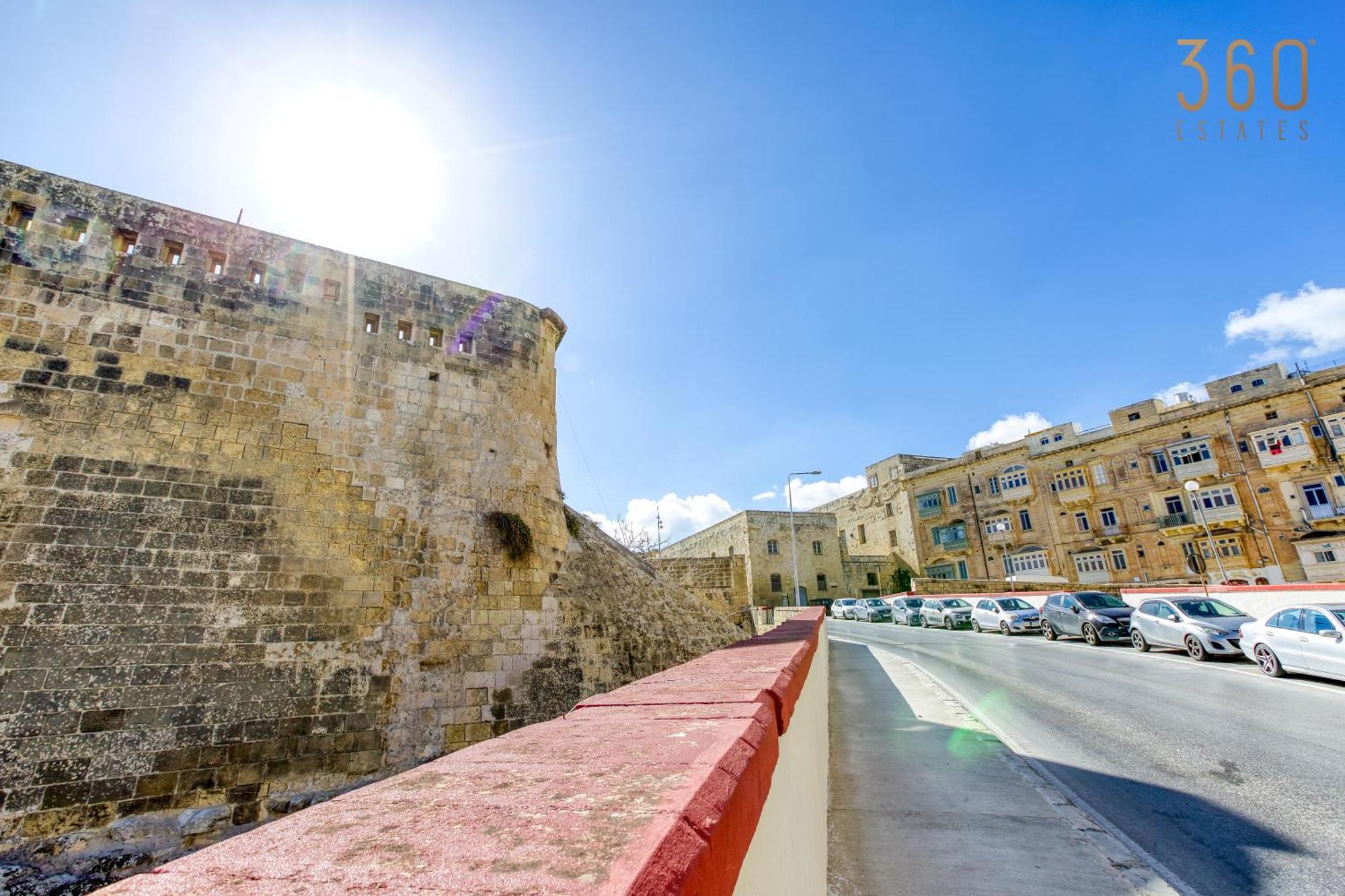 Apartment Charming With Sea Views & Maltese Balcony By 360 Estates Valletta