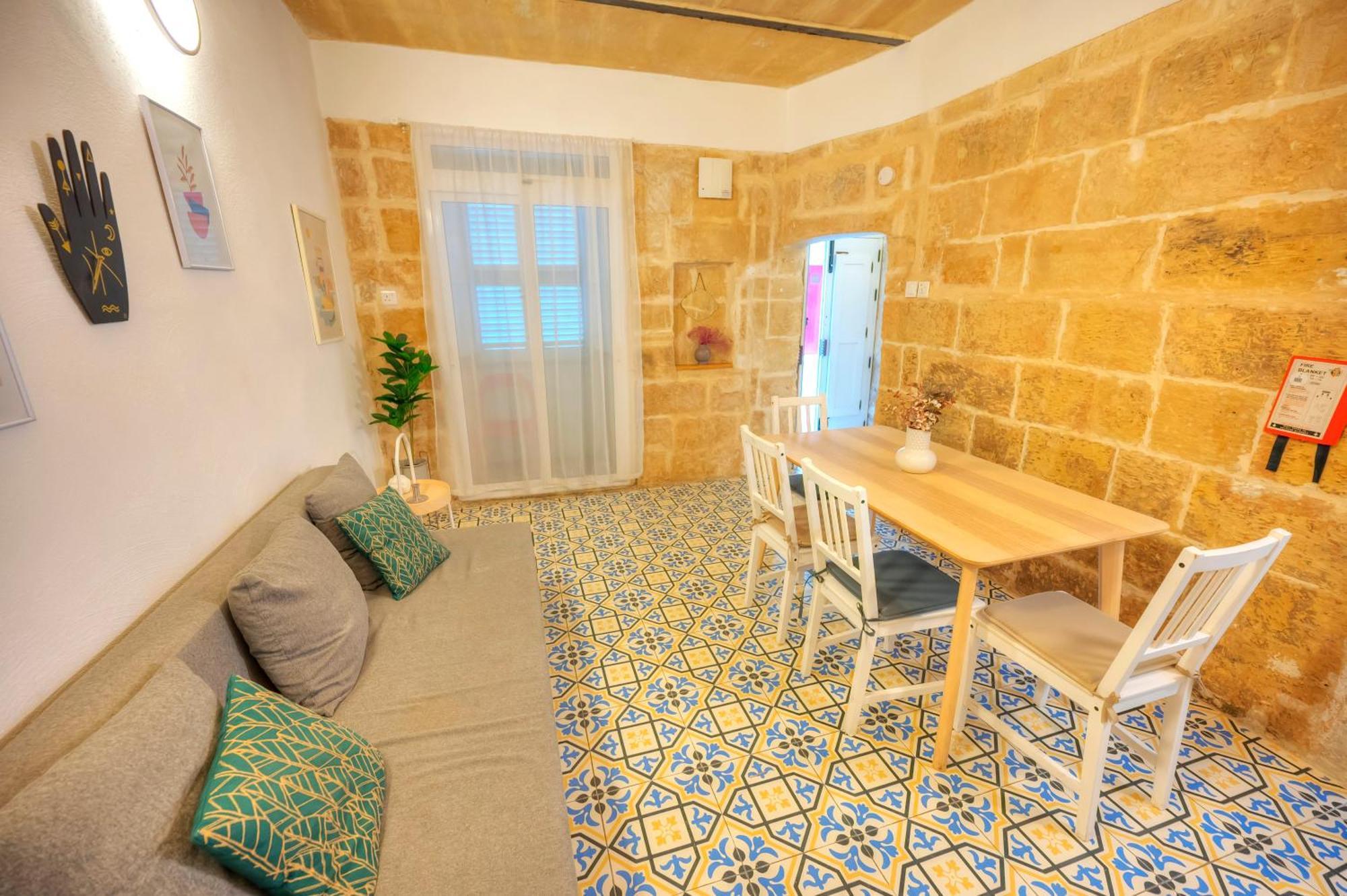 Charming 2bedroom Townhouse Center Kbut1-1 Apartment