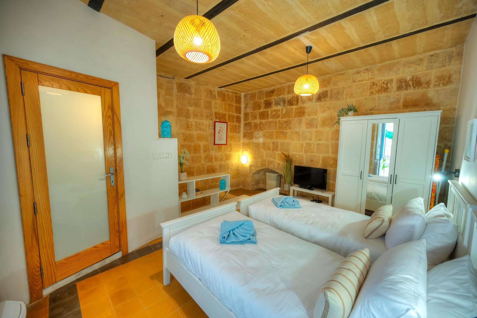Charming 2bedroom Townhouse Center Kbut1-1 Apartment *