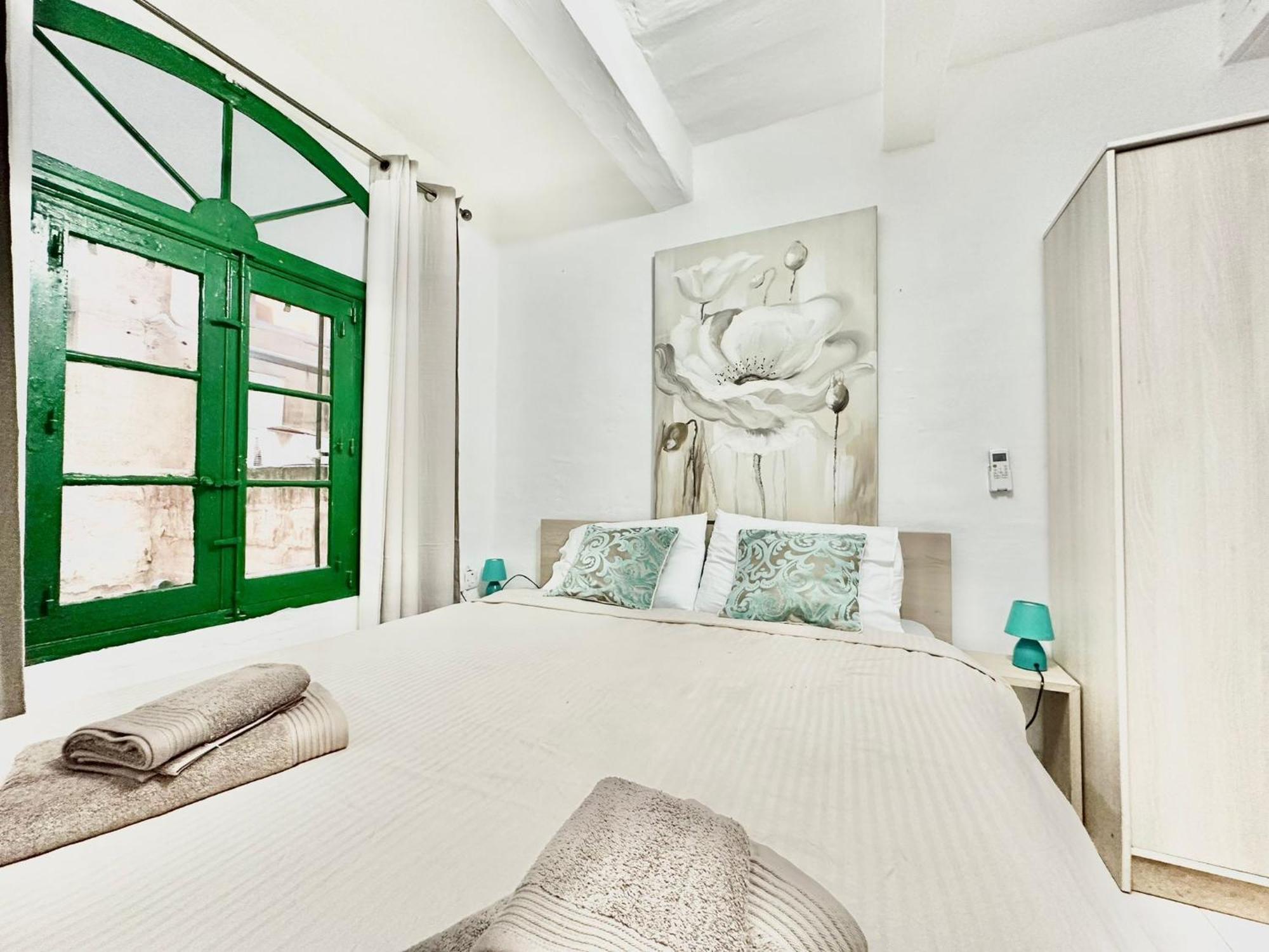 3-bedroom Townhouse Apartment *