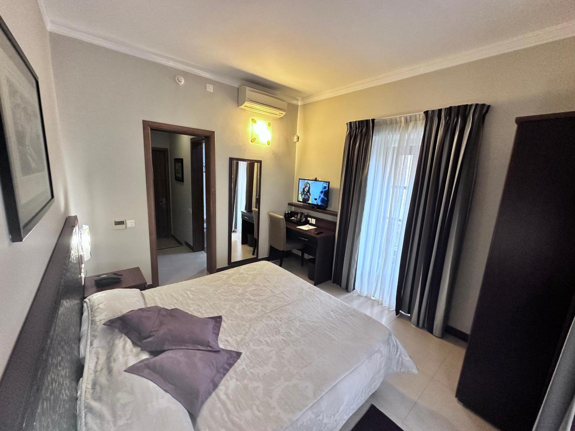Grand Harbour Hotel 2*