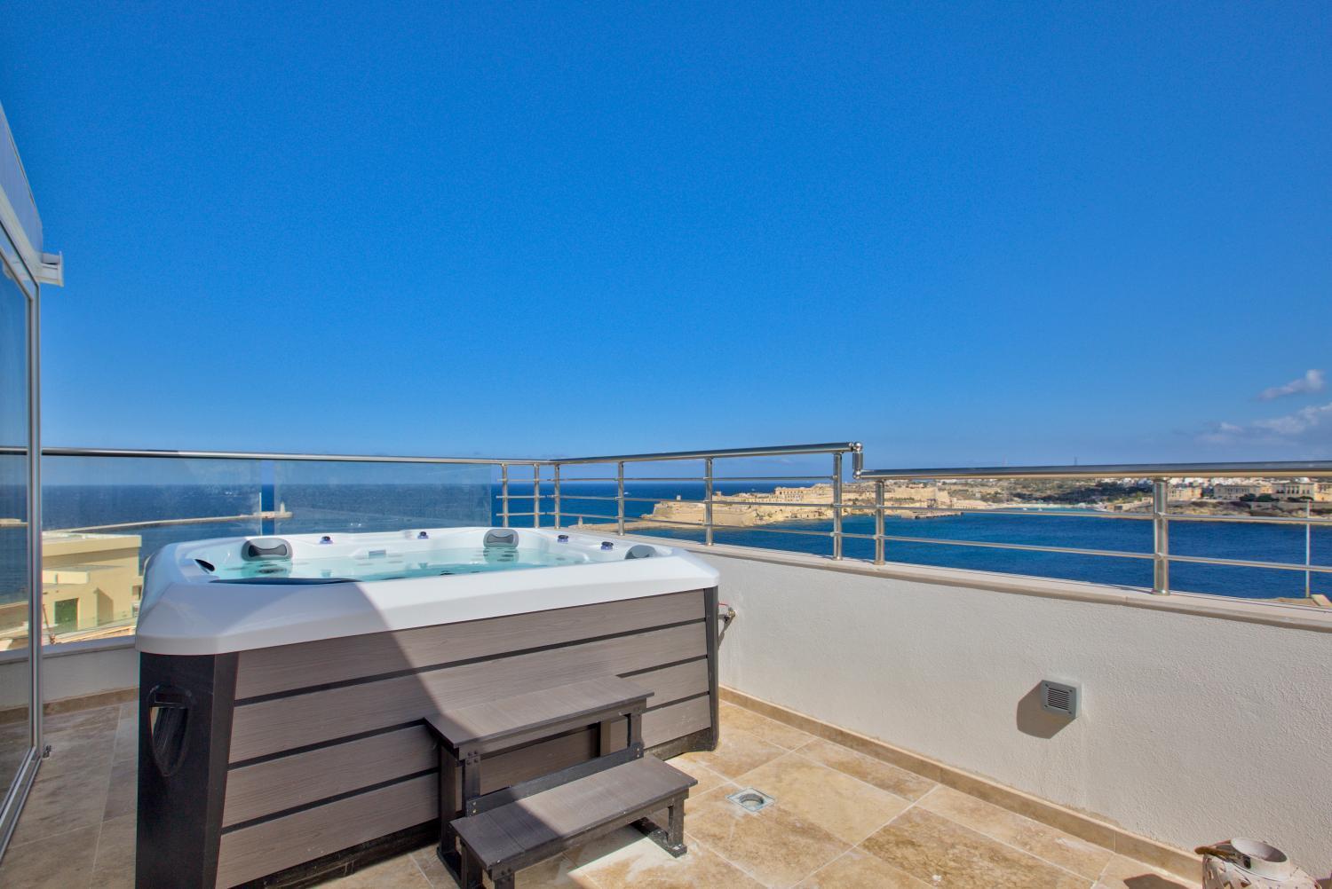 Luxury 4-bedroom Duplex With Stunning Sea Views Private Terrace And Jacuzzi Valletta