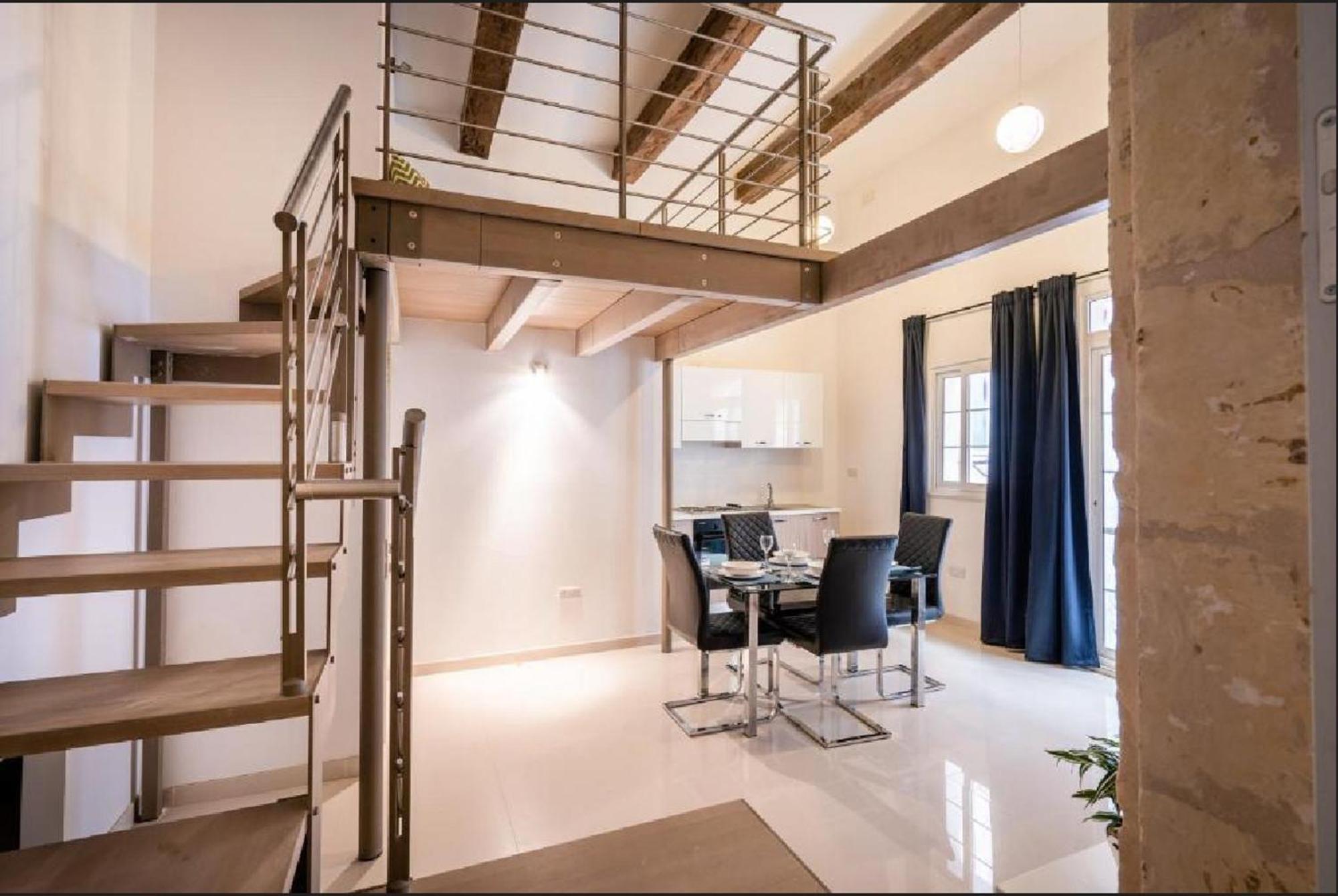 Exquisite 3-bedroom Duplex Penthouse With Jacuzzi In Centre Apartment Valletta