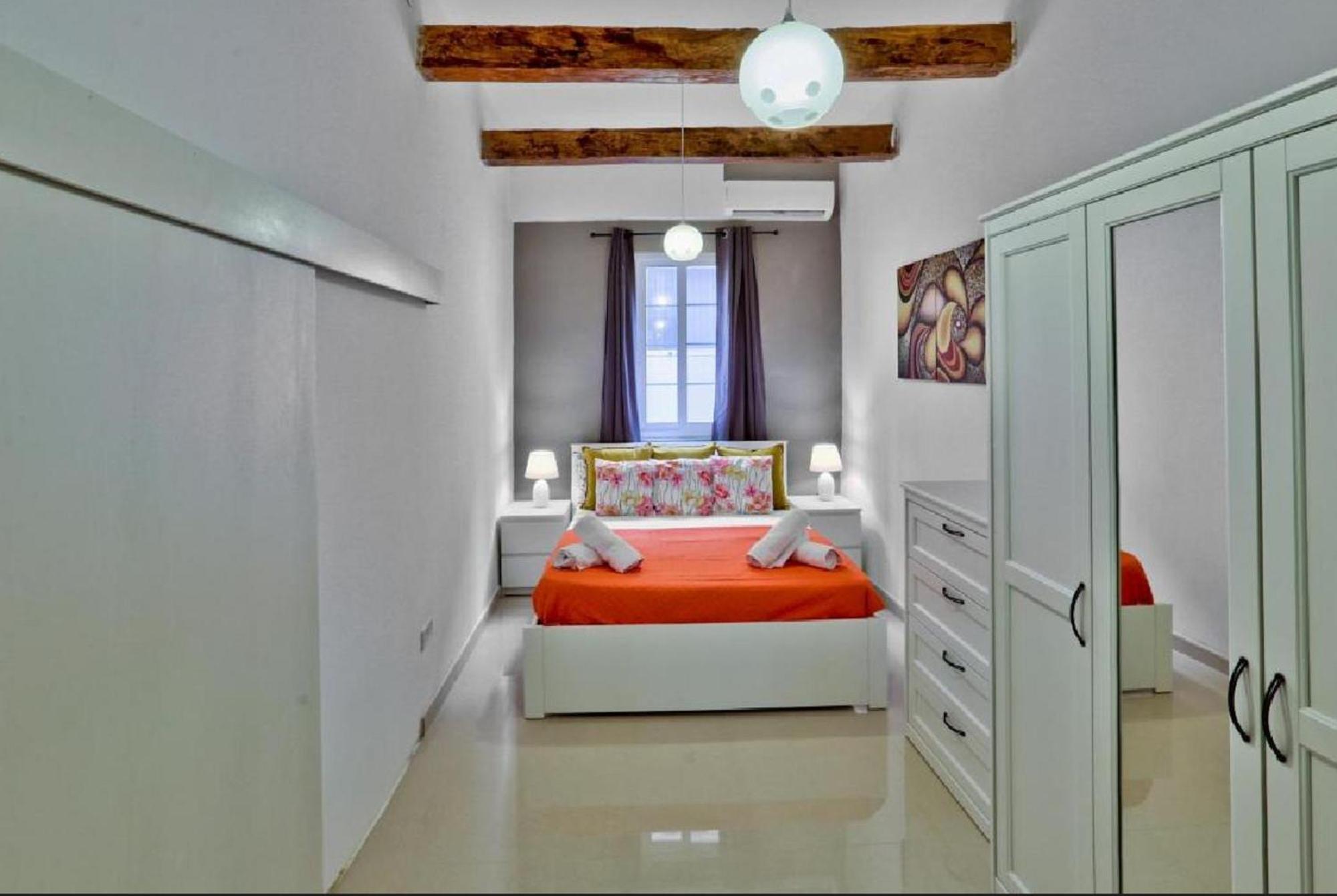 Exquisite 3-bedroom Duplex Penthouse With Jacuzzi In Centre * Valletta