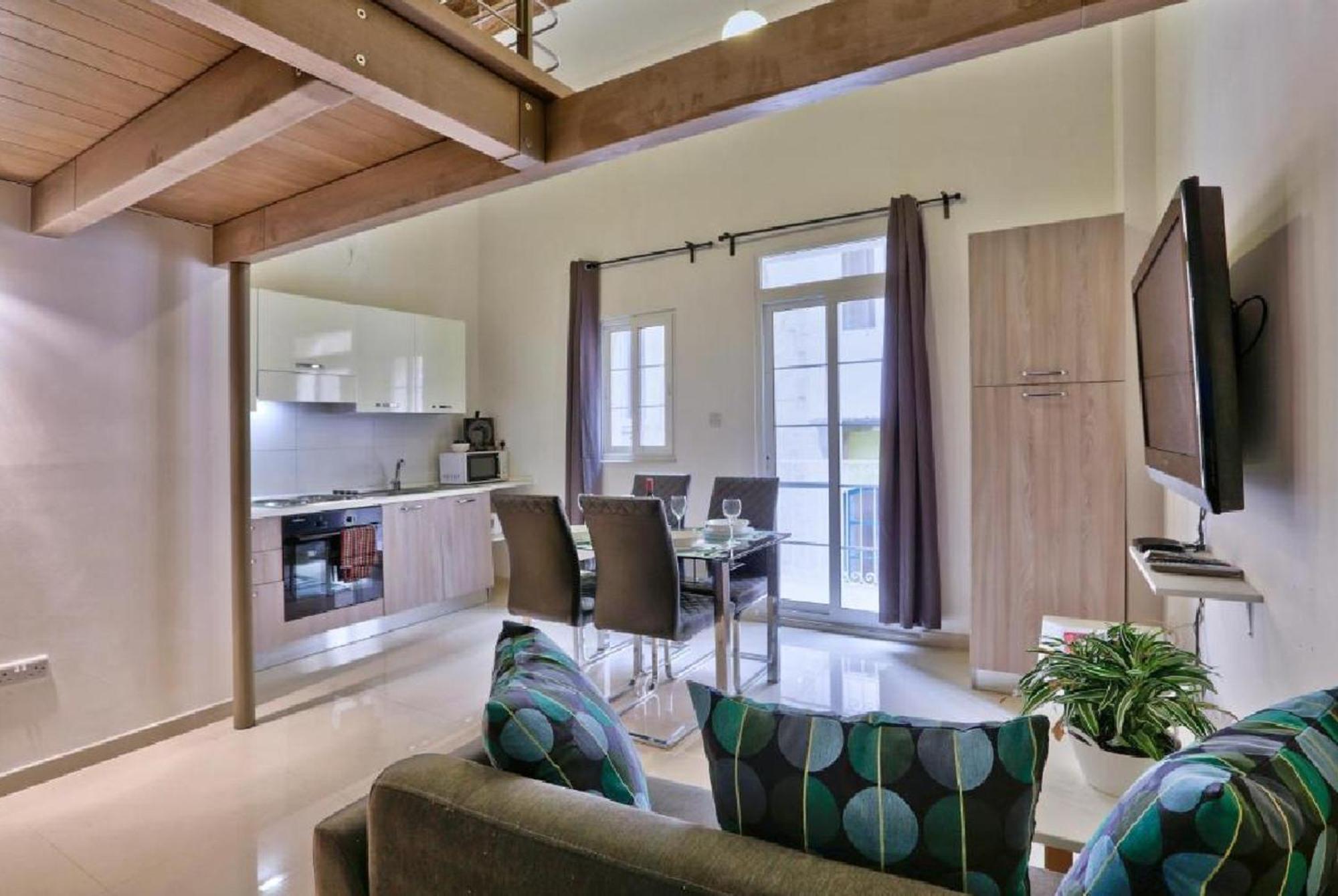 Apartment Exquisite 3-bedroom Duplex Penthouse With Jacuzzi In Centre *
