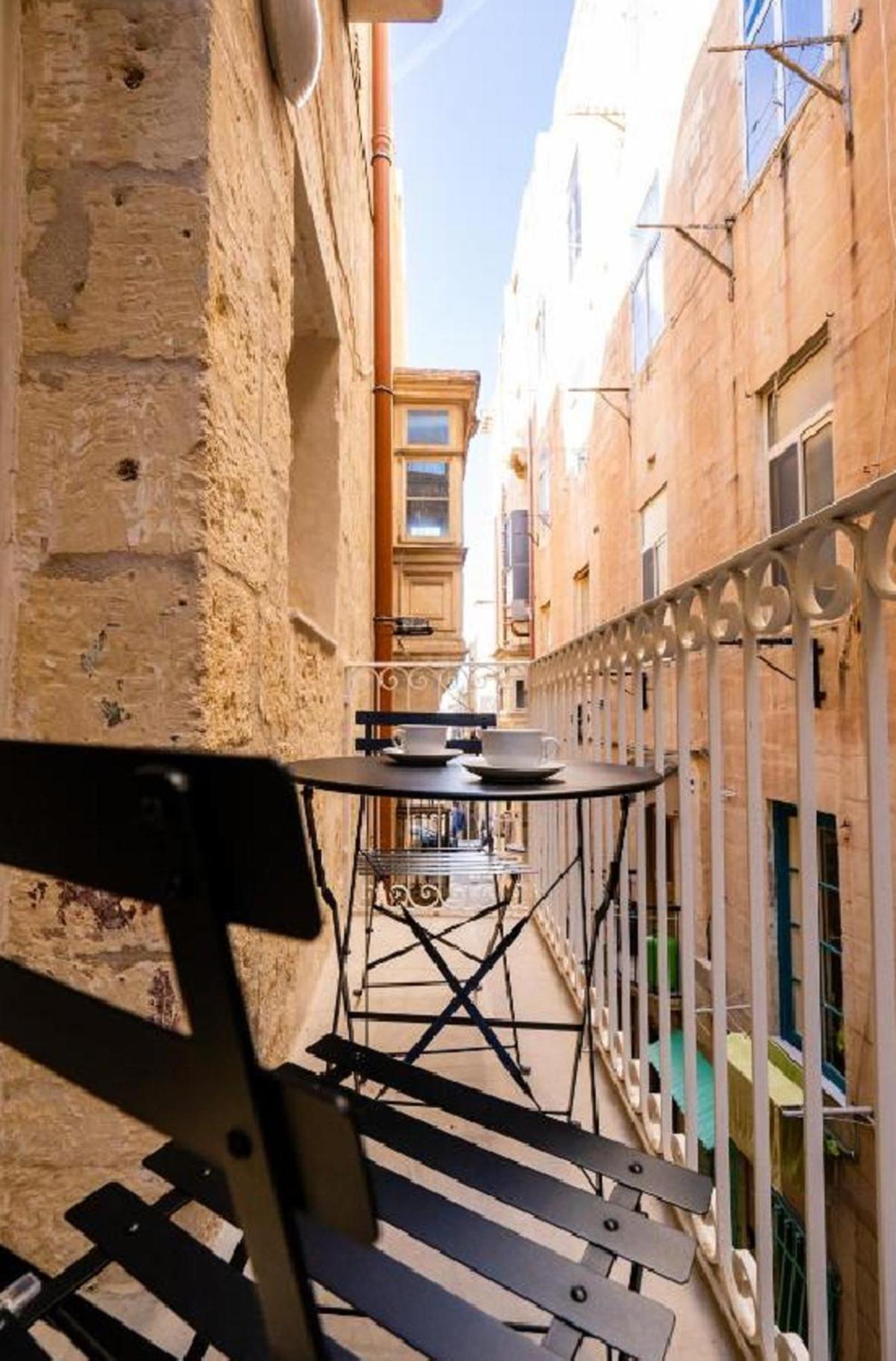 Apartment Exquisite 3-bedroom Duplex Penthouse With Jacuzzi In Centre Valletta