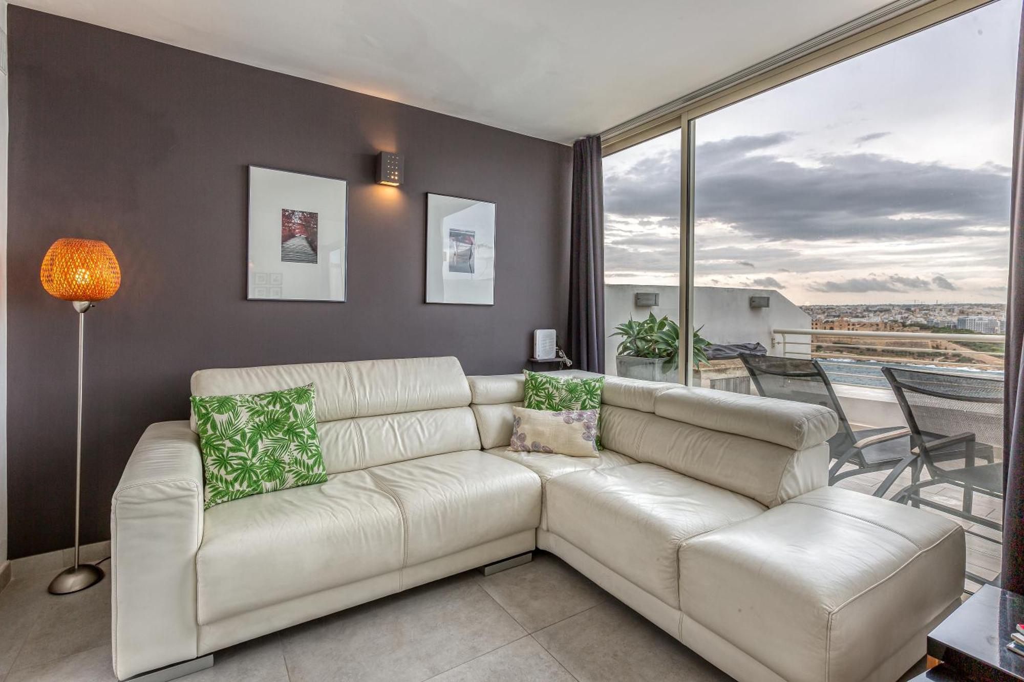 49/3 Seafront Duplex Penthouse In * Valletta