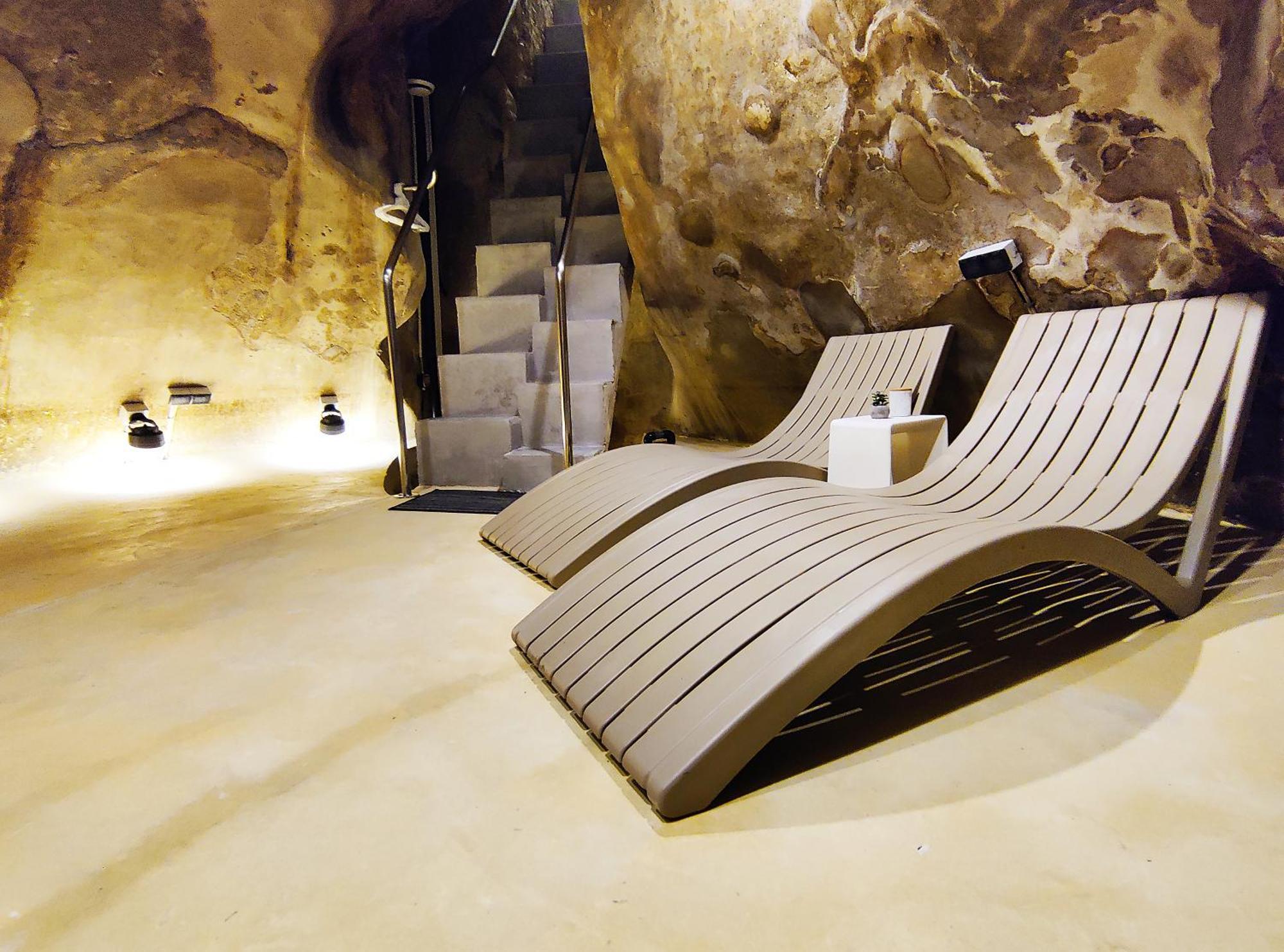 Wave 24 Savynomad Harbour & Private Cave *