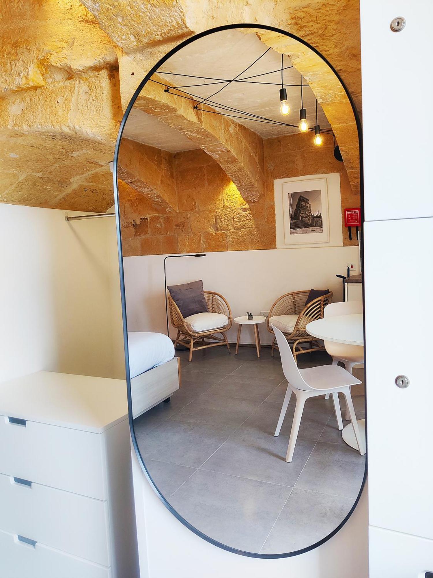 Wave 24 Savynomad Harbour & Private Cave Valletta