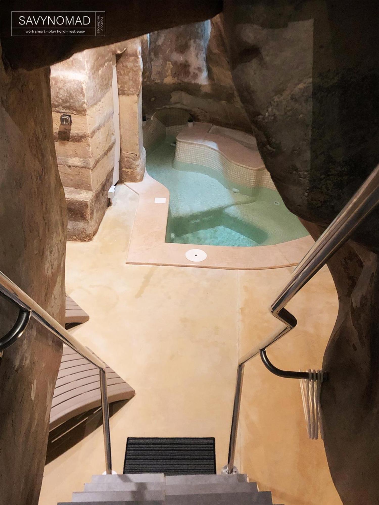 Wave 24 Savynomad Harbour & Private Cave Holiday home *