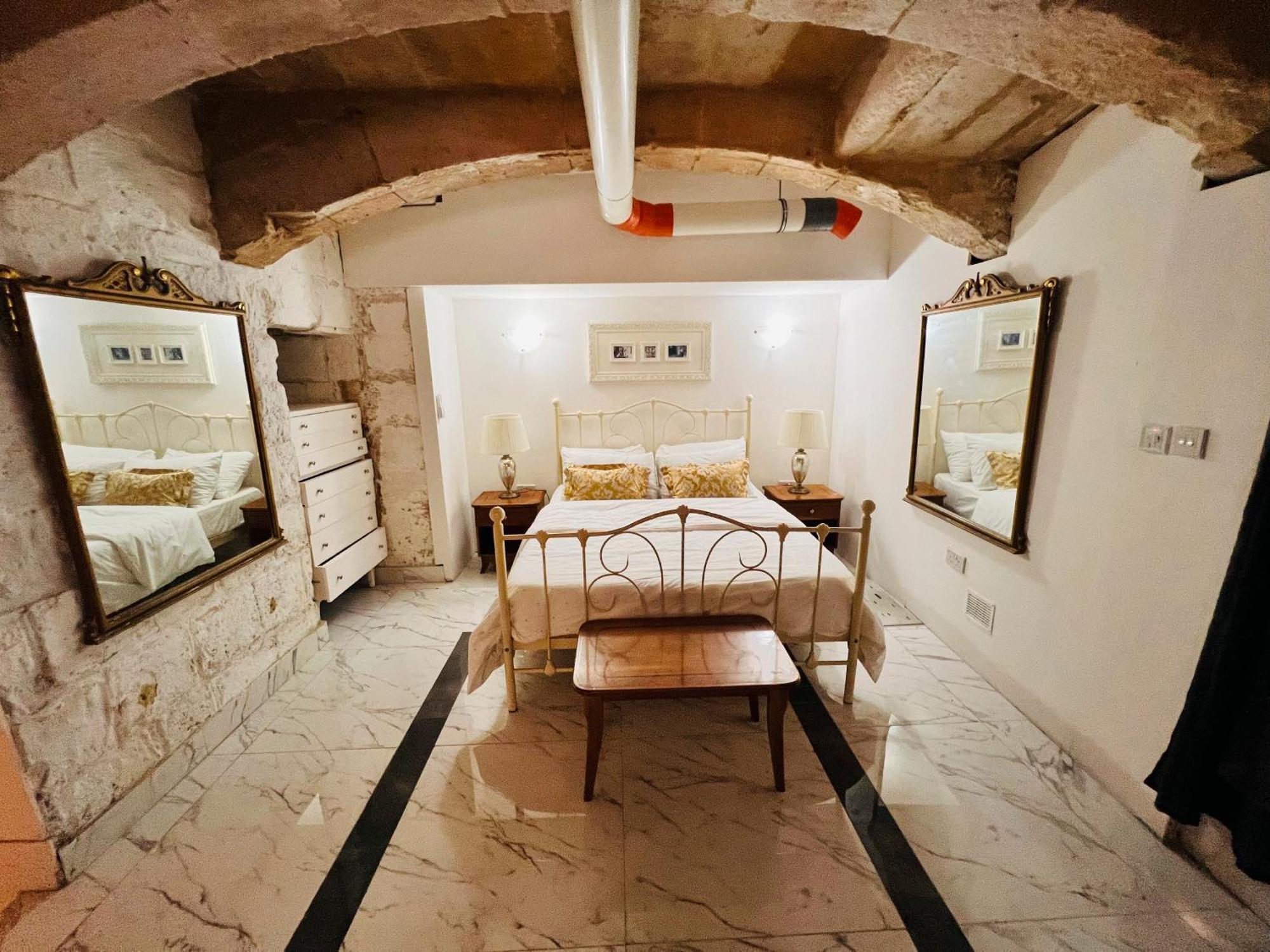 Charming Townhouse Prime Area