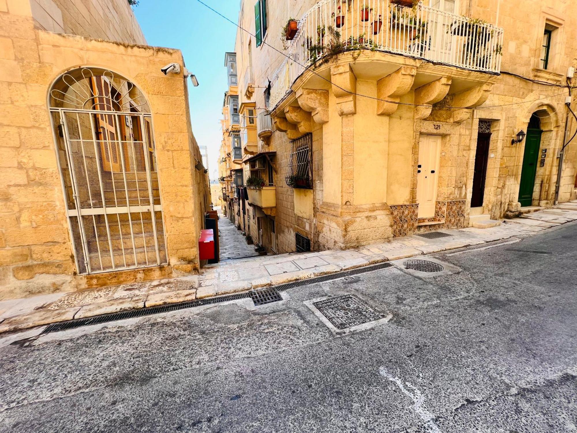 Charming Townhouse Prime Area Apartment Valletta