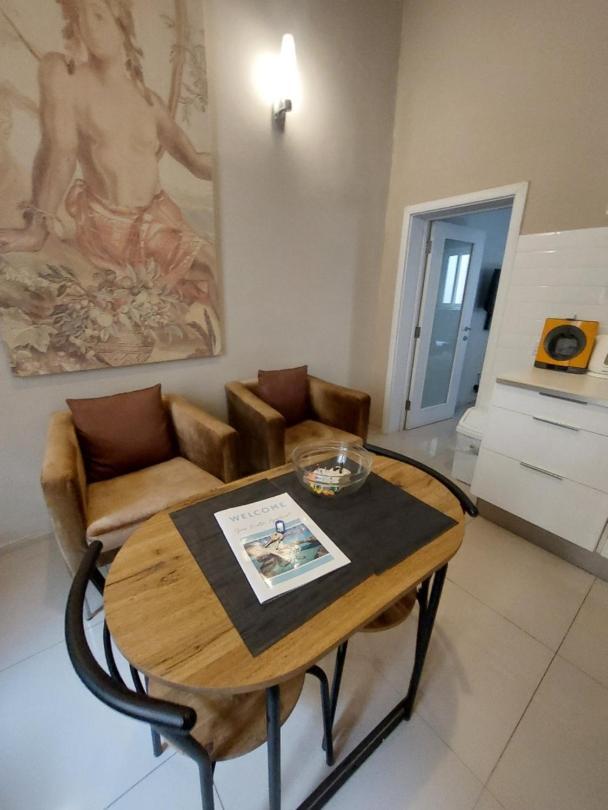 Apartment & Cozy - 1 Bedroom