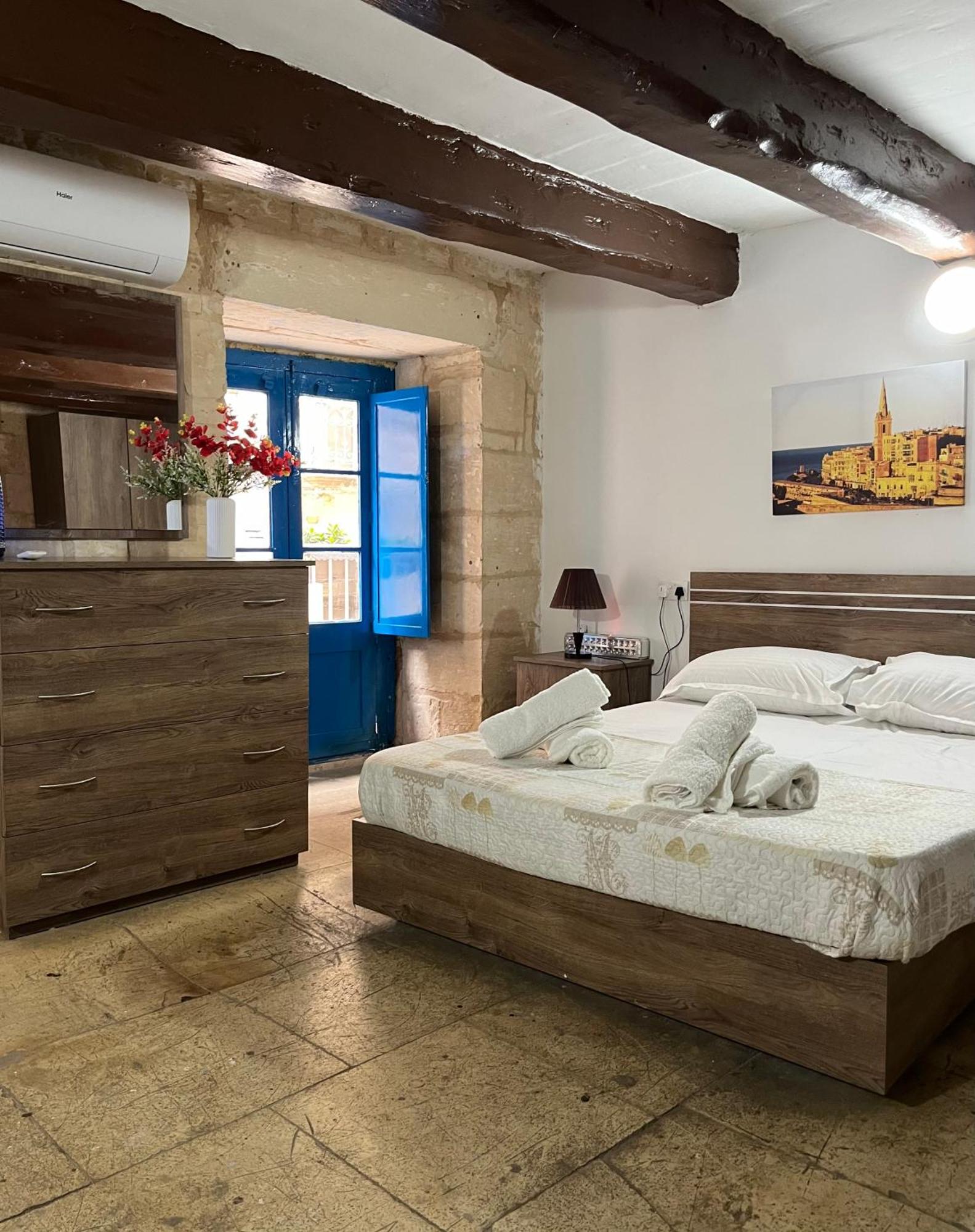 Nazzarena House -