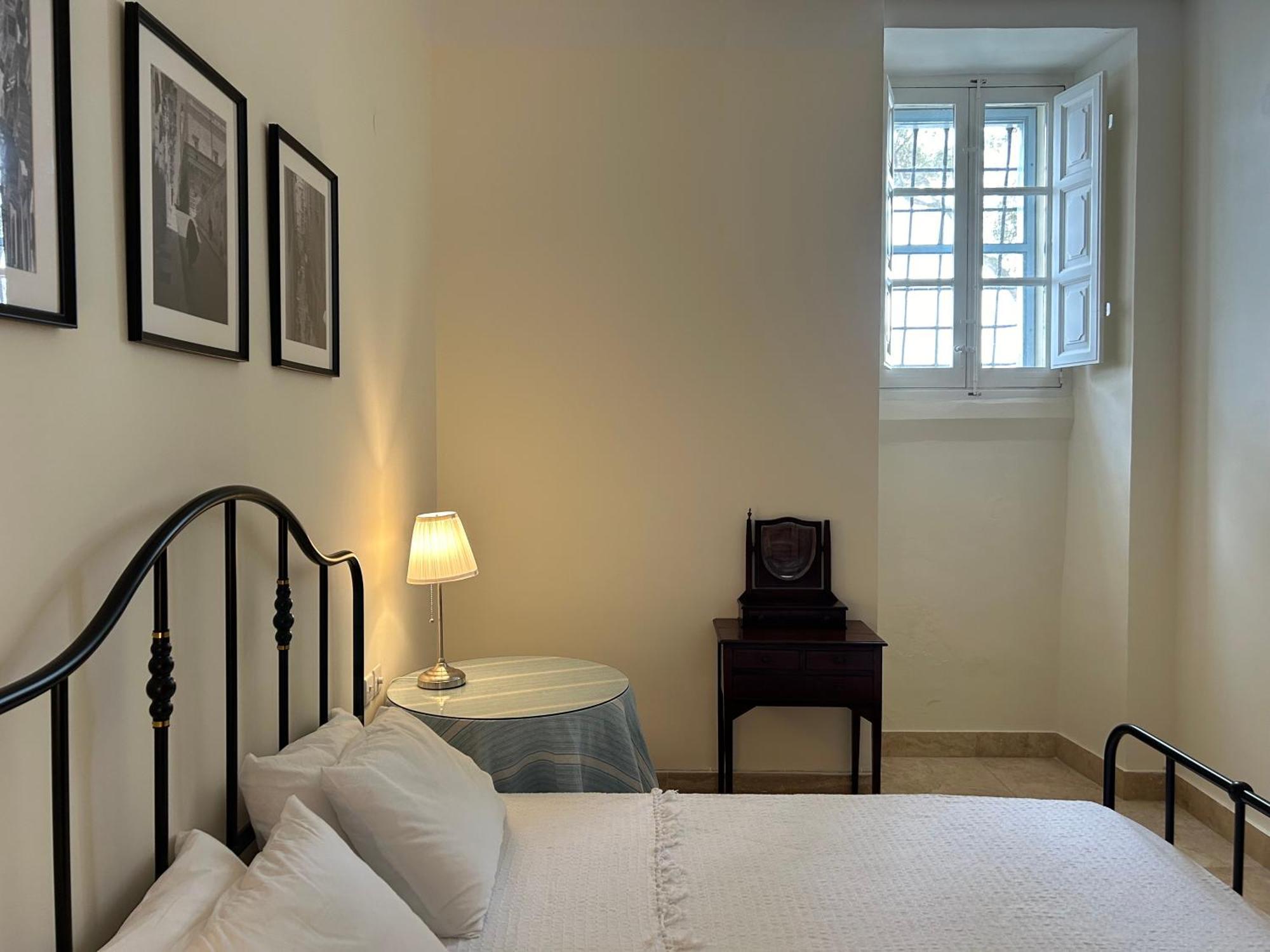 Prestigious Pied A Terre Wignacourt With Views *