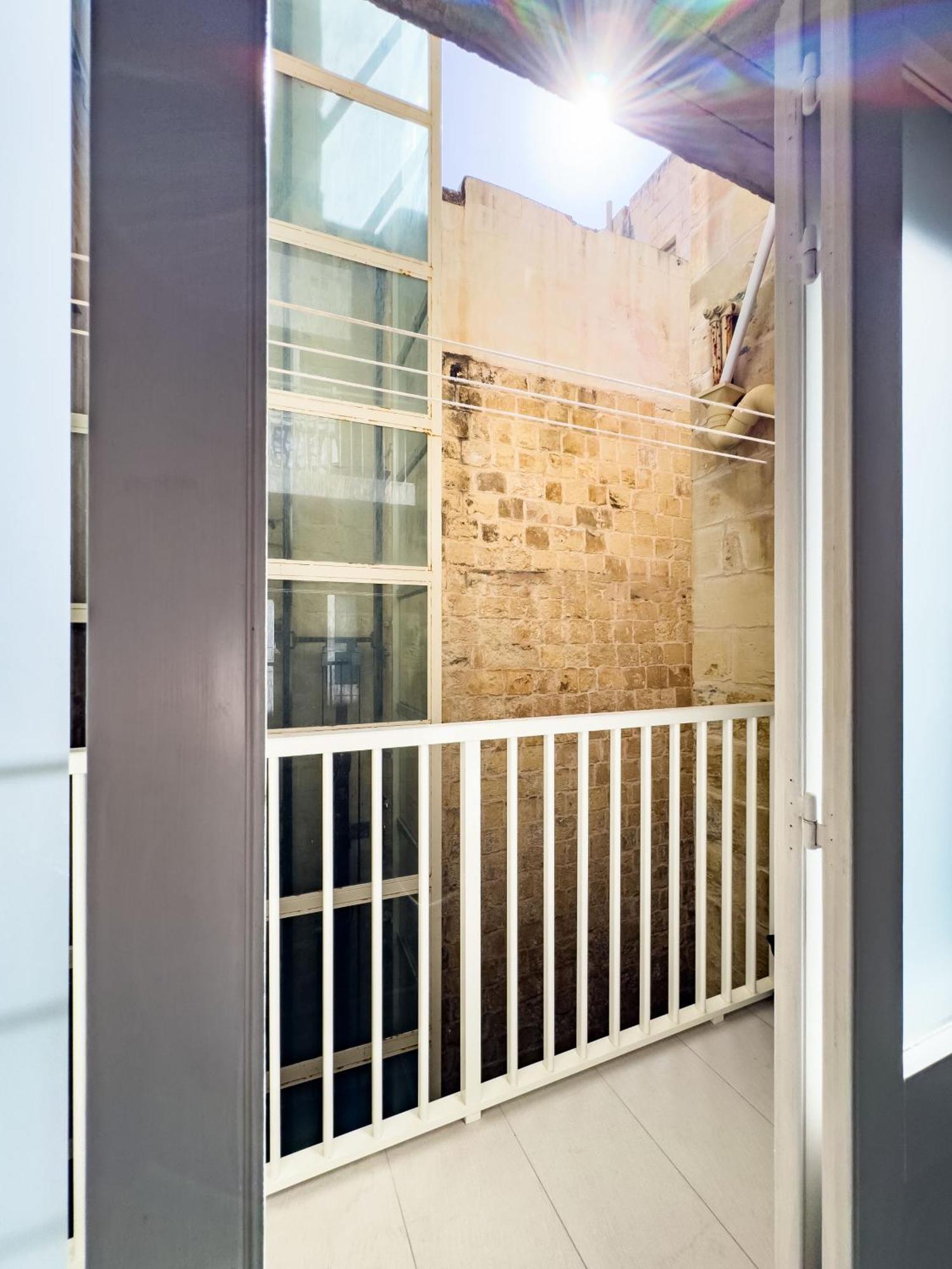 Unique & Spacious 2br In Center By Arcobnb