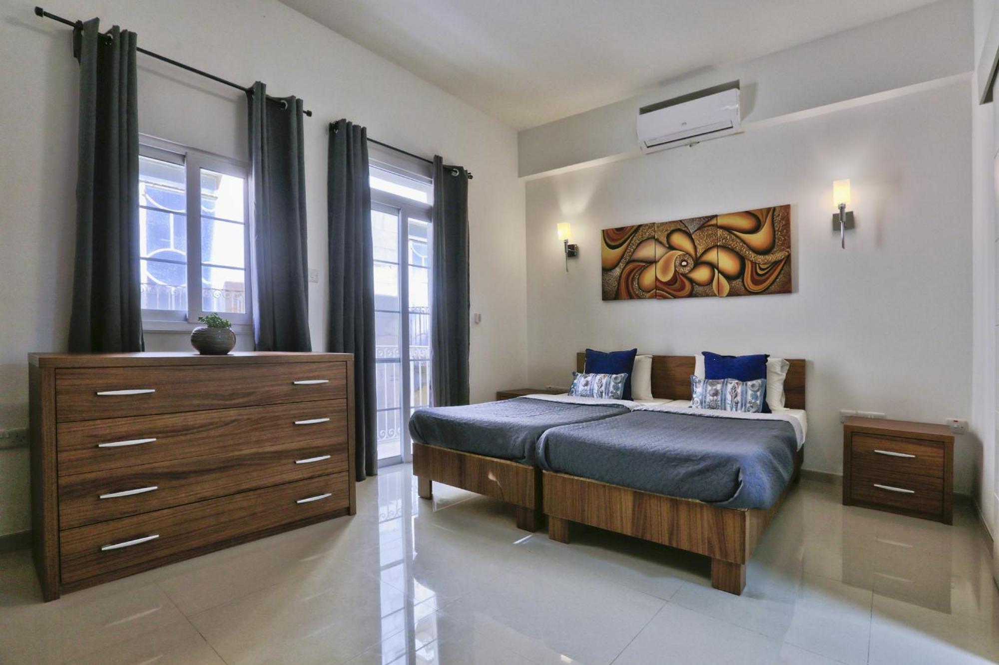 Exquisite 3-bedroom Duplex Penthouse With Jacuzzi In Centre Apartment Valletta