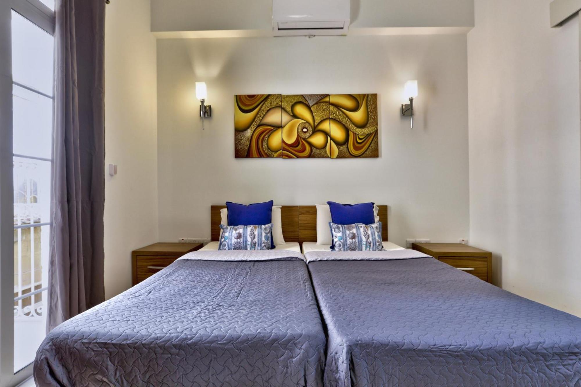 Apartment Exquisite 3-bedroom Duplex Penthouse With Jacuzzi In Centre Valletta