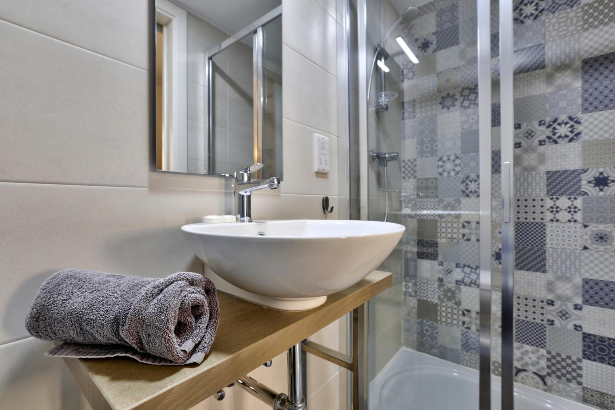 Apartment Exquisite 3-bedroom Duplex Penthouse With Jacuzzi In Centre