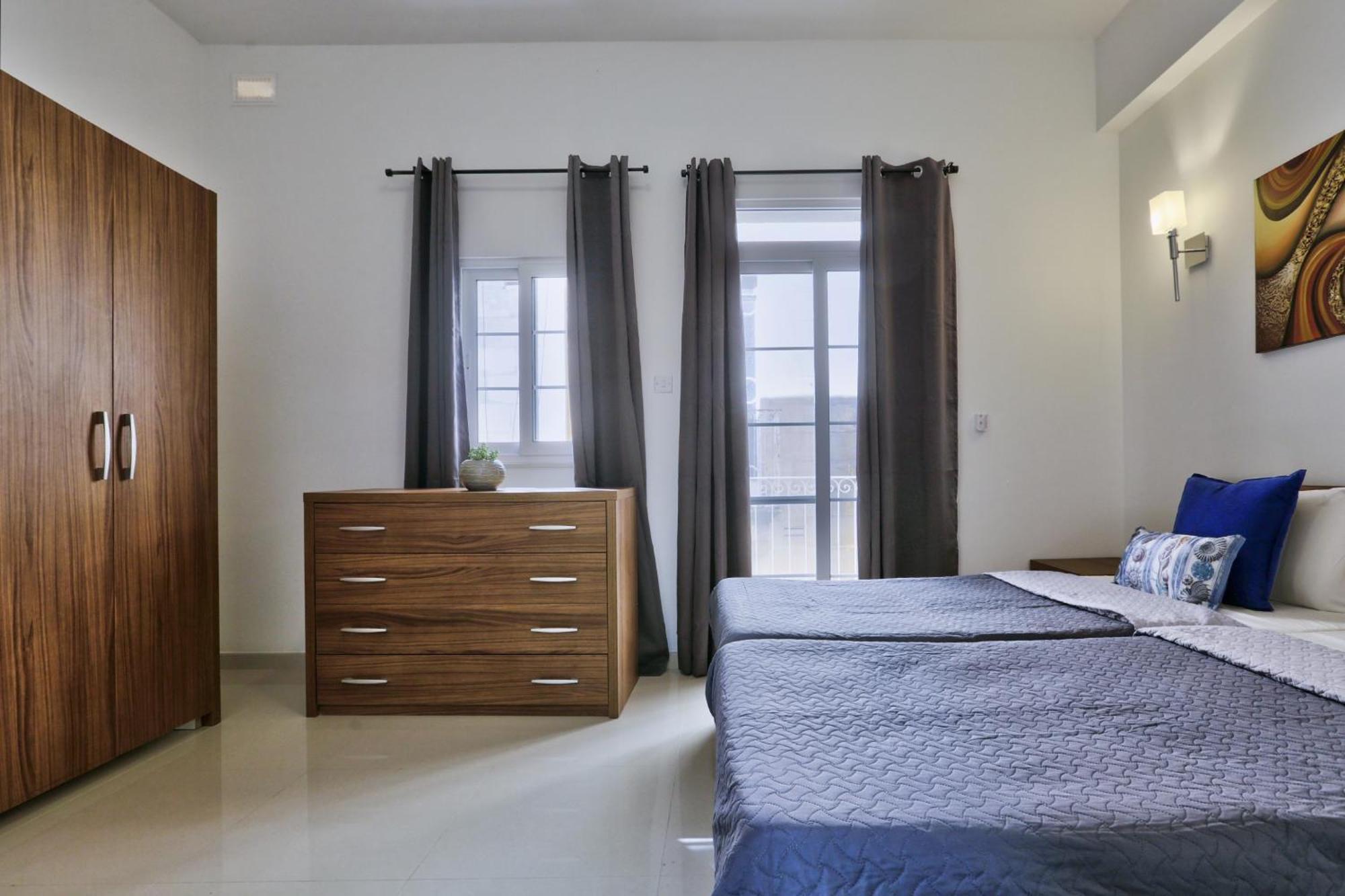 Exquisite 3-bedroom Duplex Penthouse With Jacuzzi In Centre Apartment *