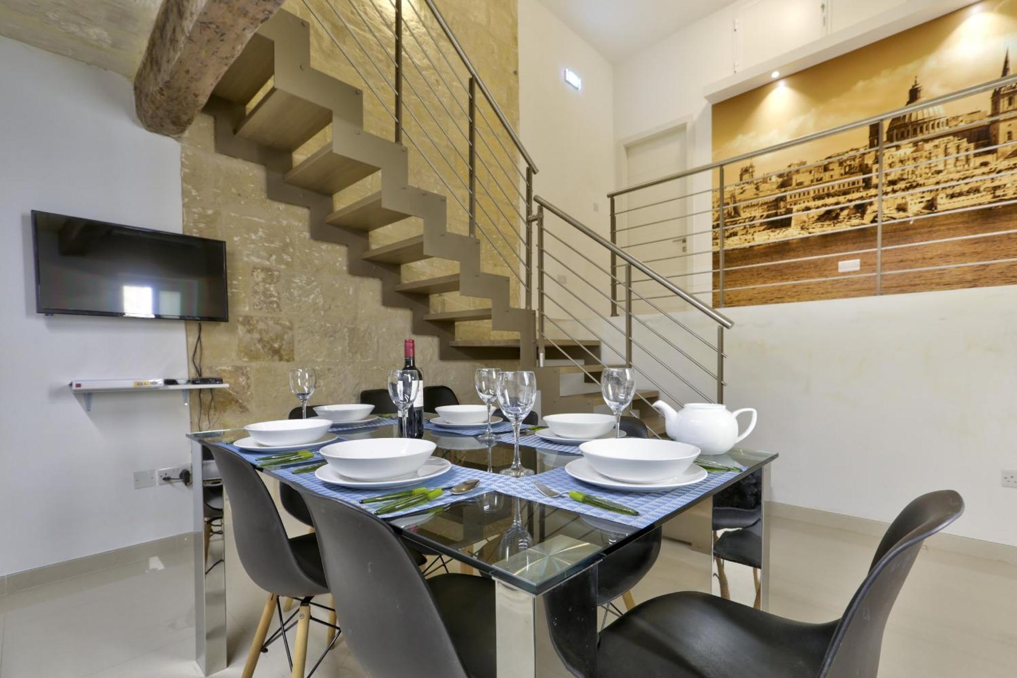 Apartment Exquisite 3-bedroom Duplex Penthouse With Jacuzzi In Centre Valletta