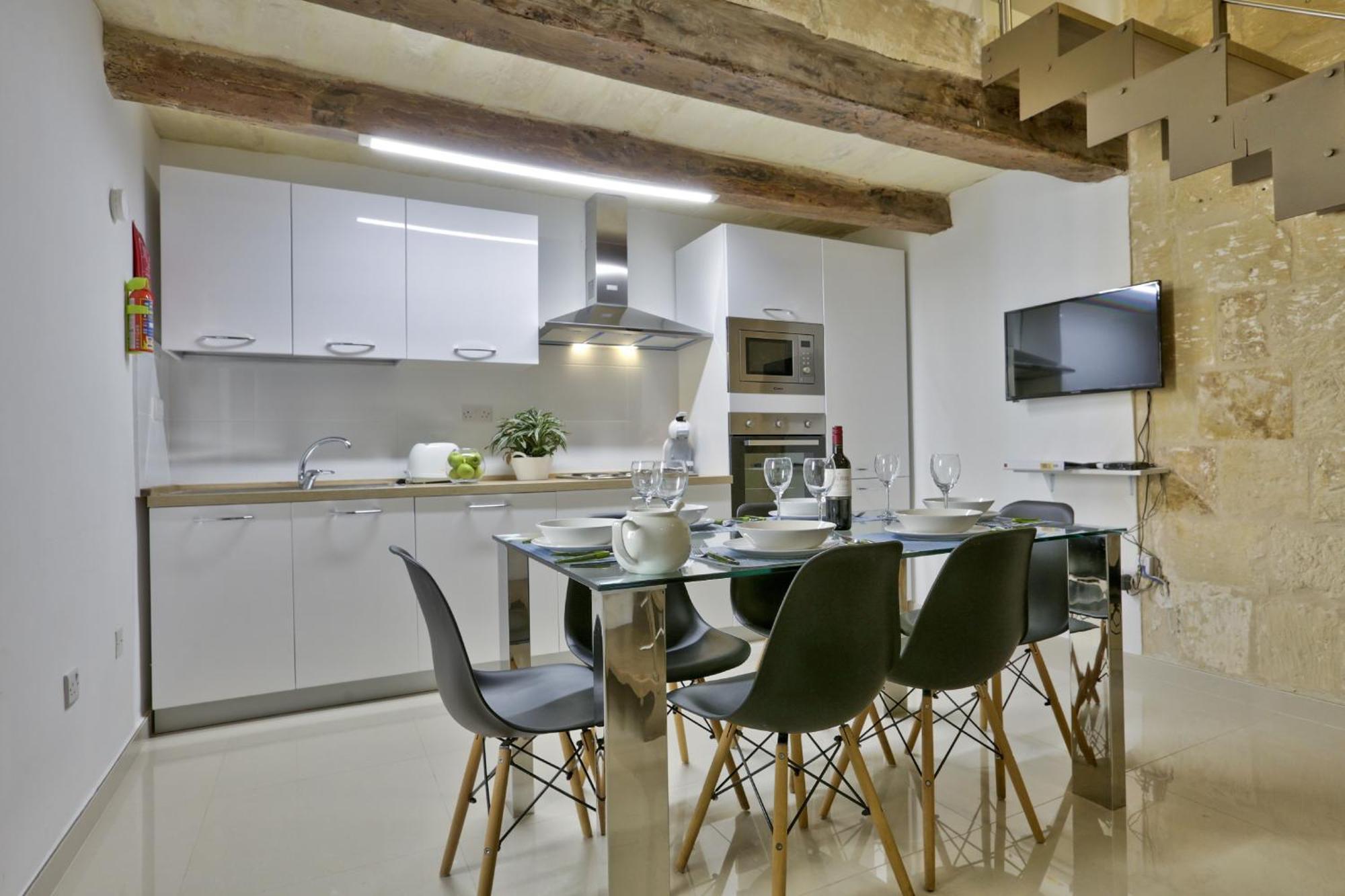 Exquisite 3-bedroom Duplex Penthouse With Jacuzzi In Centre Valletta