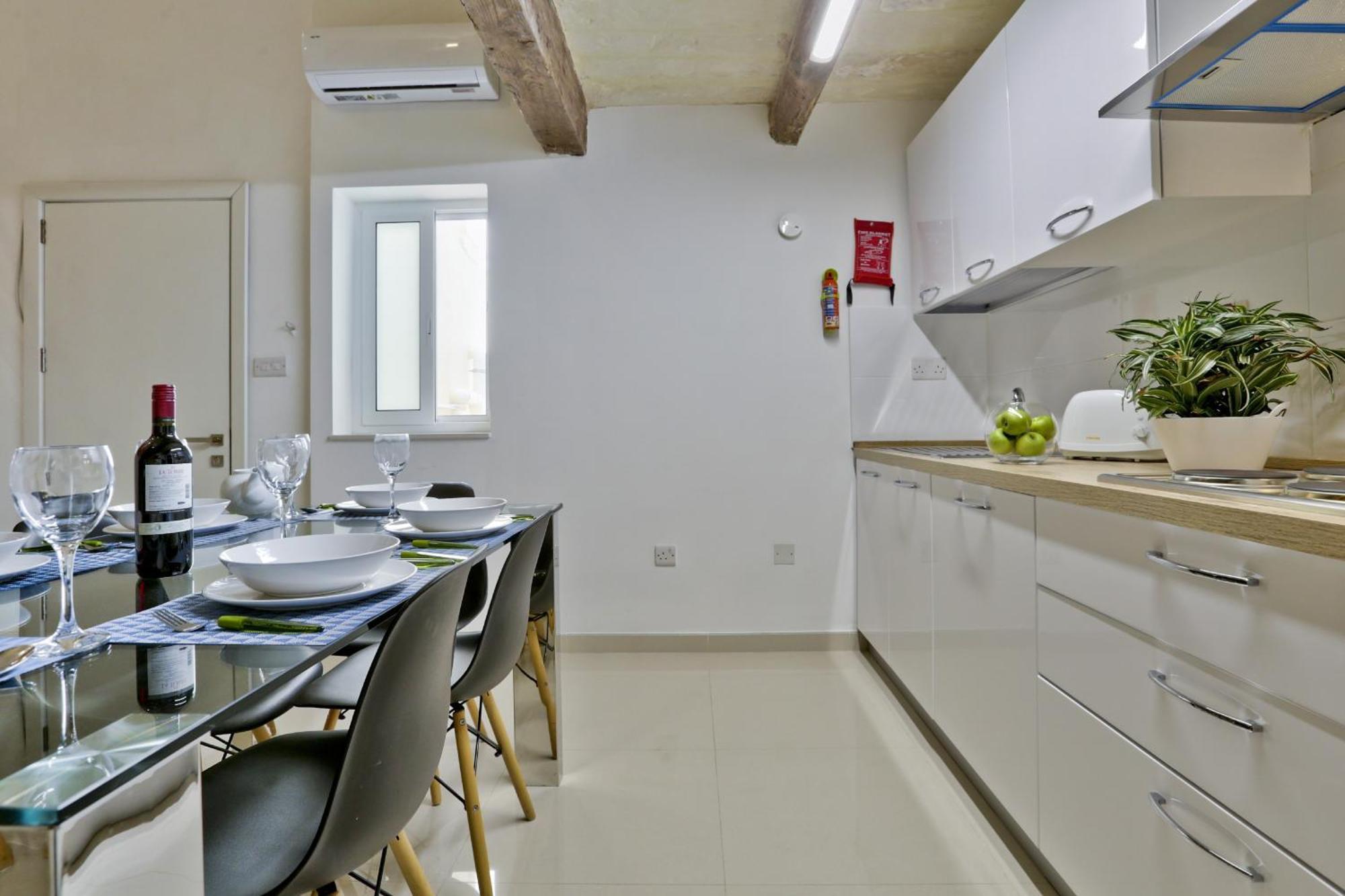 Exquisite 3-bedroom Duplex Penthouse With Jacuzzi In Centre * Valletta