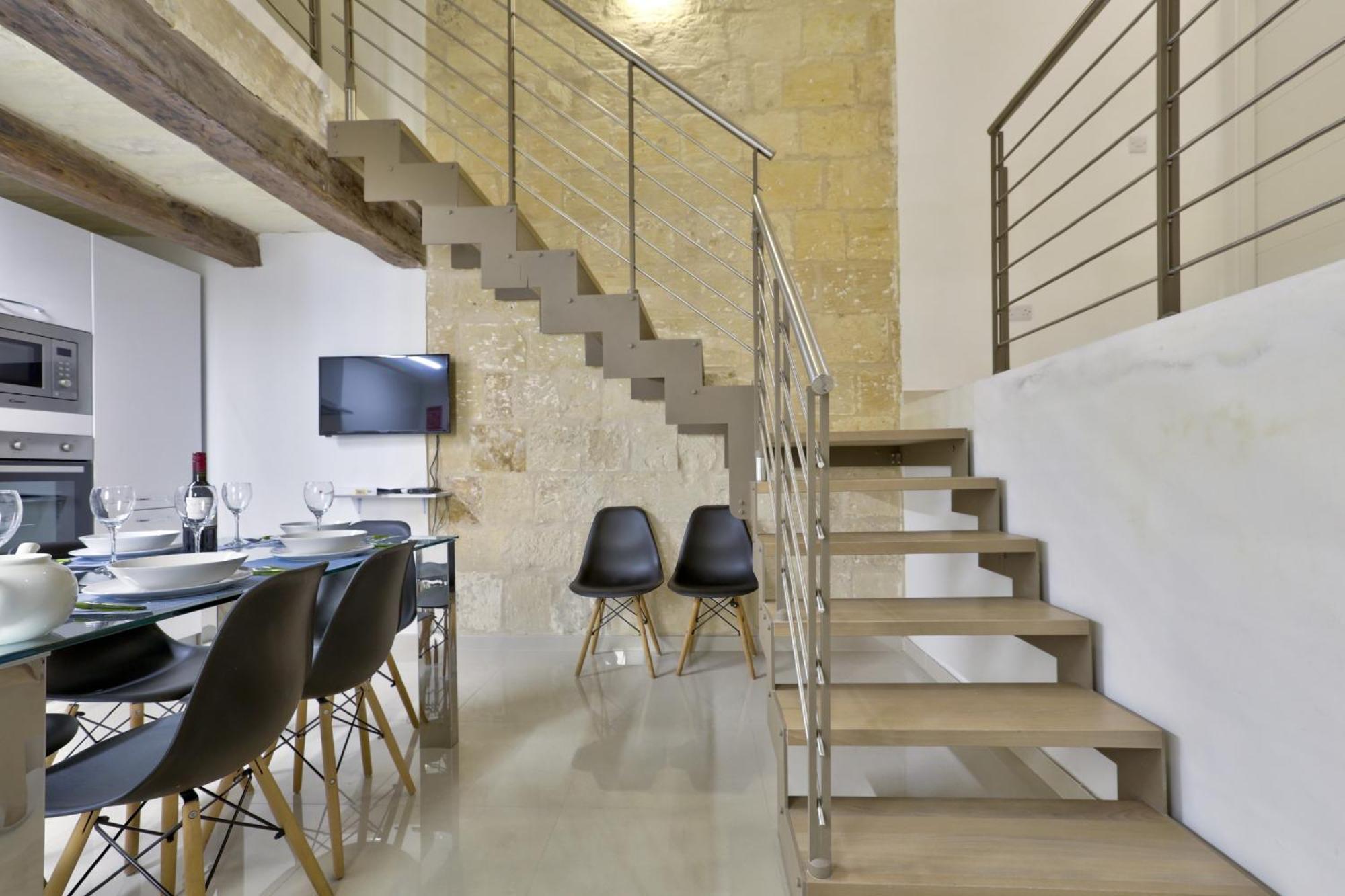 Apartment Exquisite 3-bedroom Duplex Penthouse With Jacuzzi In Centre *
