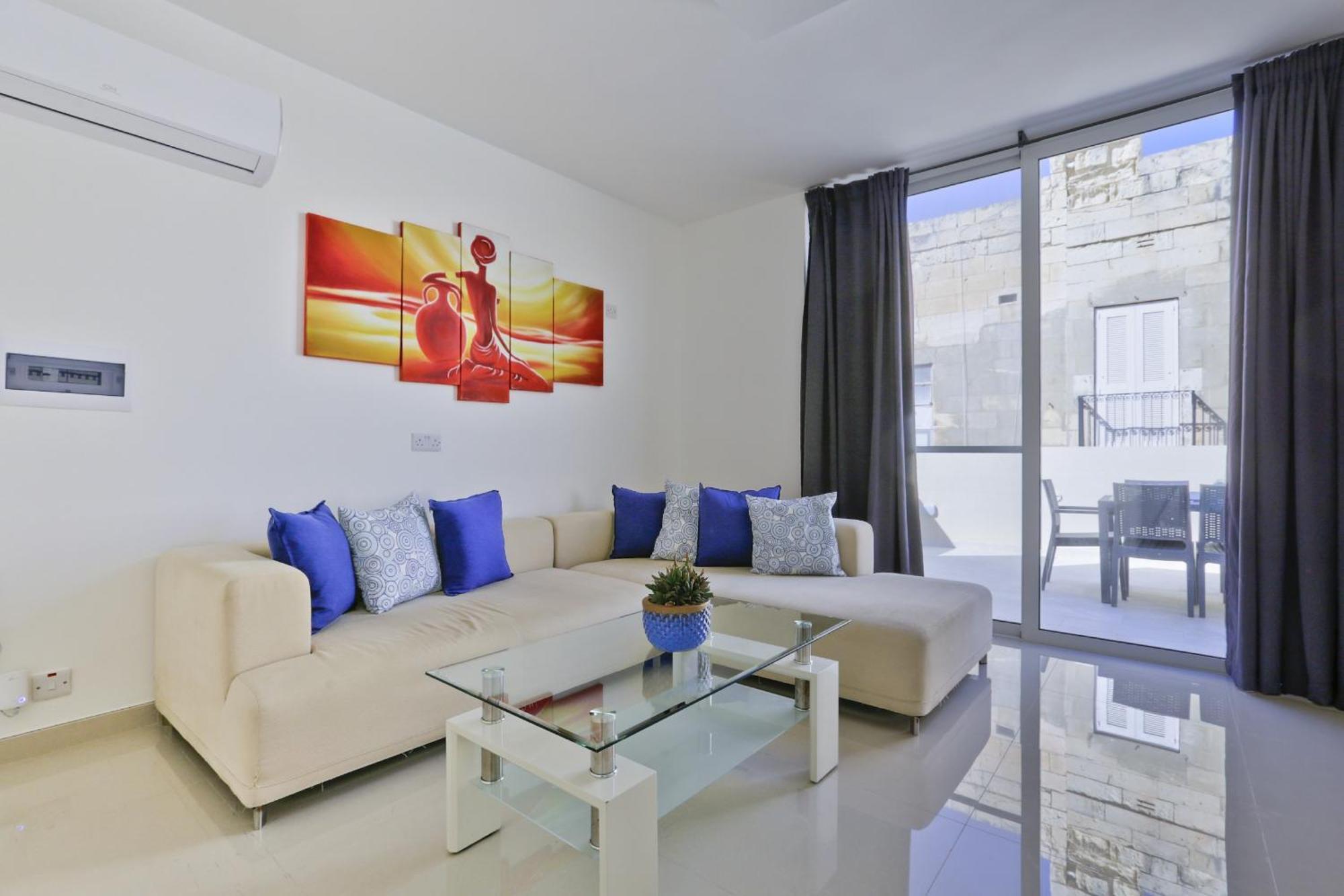 Exquisite 3-bedroom Duplex Penthouse With Jacuzzi In Centre Apartment Valletta