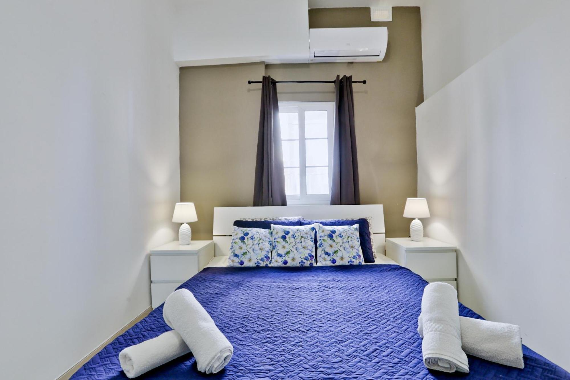 Apartment Exquisite 3-bedroom Duplex Penthouse With Jacuzzi In Centre Valletta